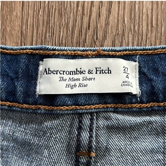 Abercrombie. Mom shorts. 27/4. Like new. - Picture 4 of 5